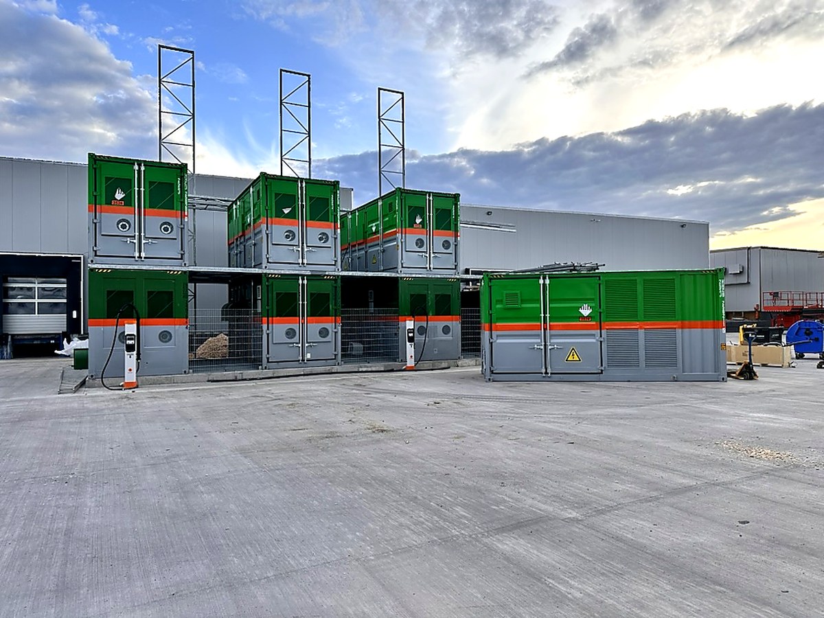 BESS Container Abenddämmerung