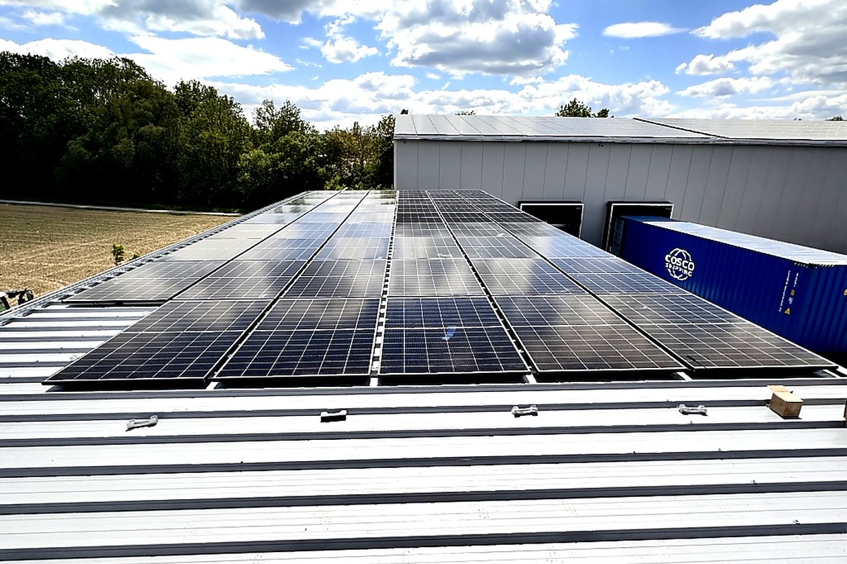 PV Module auf Hallendach